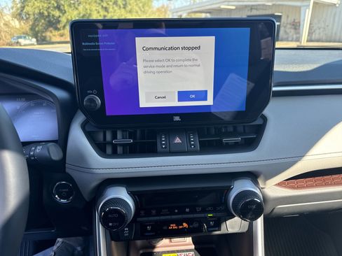 New 2025 Toyota RAV4 Limited w/ Advanced Technology Package AWD/4WD image 19