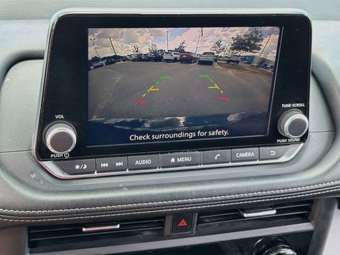 Used 2025 Nissan Rogue SV FWD image 15