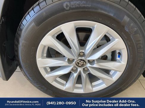Used 2024 Toyota Corolla Cross LE w/ Moonroof Package FWD image 45