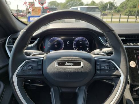 Used 2023 Jeep Grand Cherokee Altitude RWD image 22