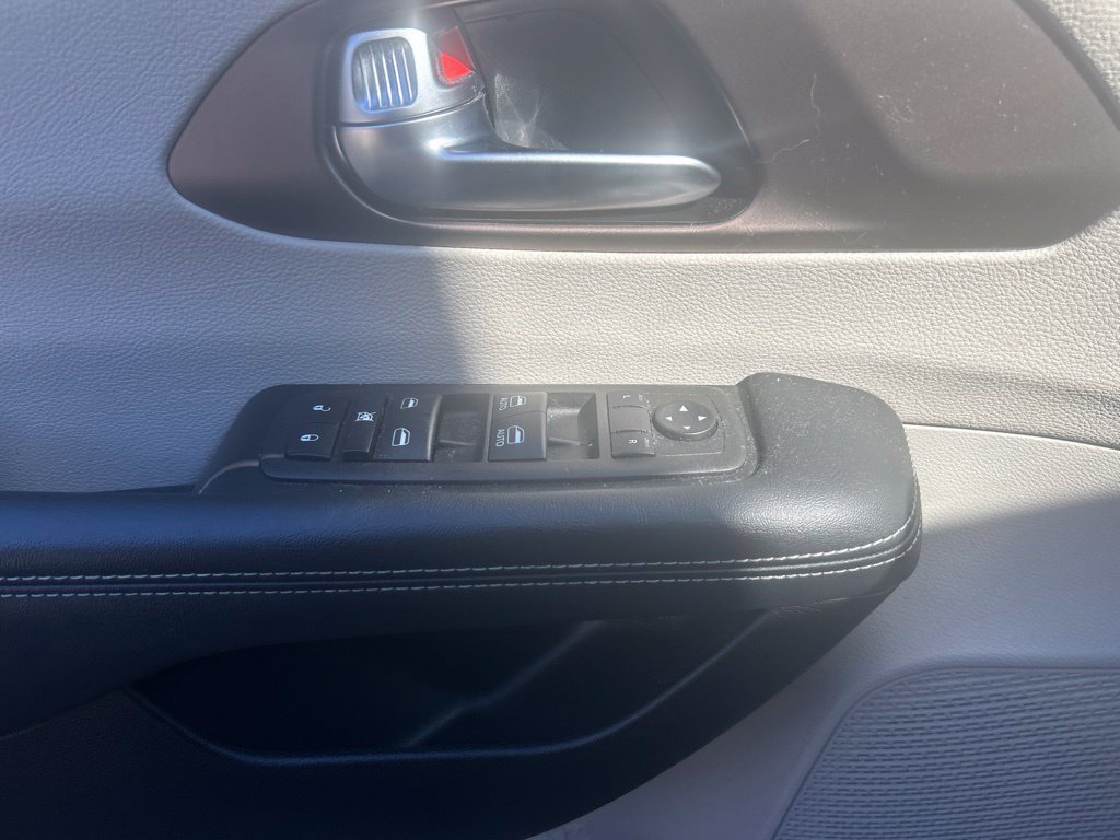 Certified 2023 Chrysler Voyager LX FWD image 6