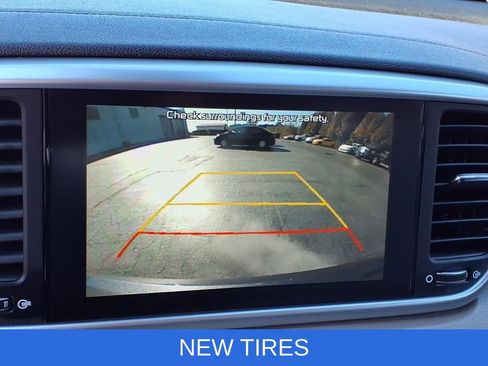 Used 2022 Kia Sportage LX w/ LX FWD Value Edition Package image 17