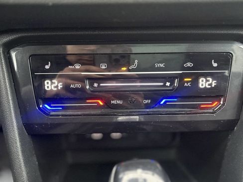 Used 2022 Volkswagen Tiguan SE w/ Panoramic Sunroof Package image 18