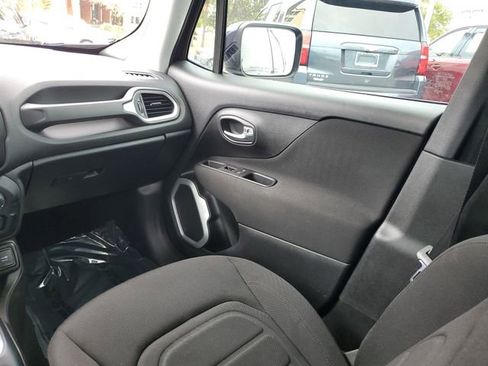 Used 2021 Jeep Renegade Latitude image 11