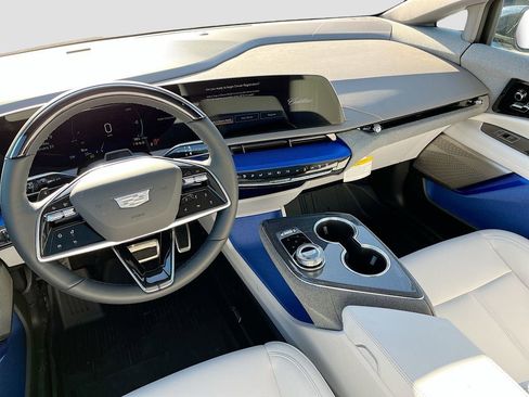 New 2026 Cadillac Optiq Sport 1 w/ LPO, Floor Liner Package AWD/4WD image 25