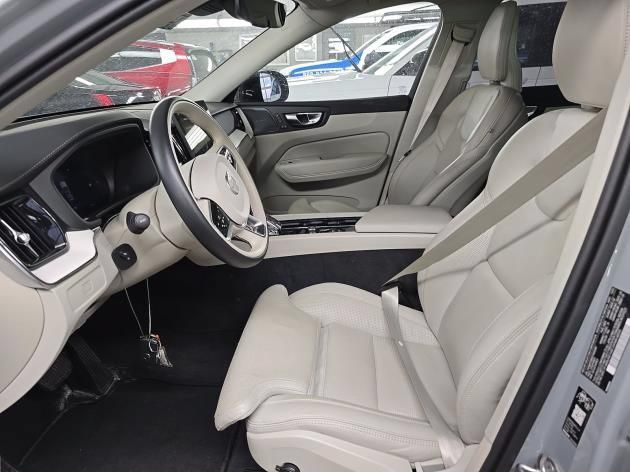 Used 2026 Volvo XC60 B5 Ultra AWD/4WD image 9