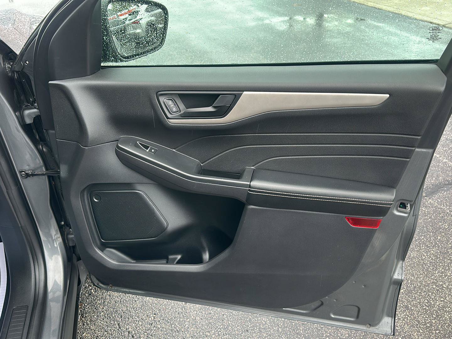 Used 2022 Ford Escape SE w/ SE Sport Appearance Package FWD image 11
