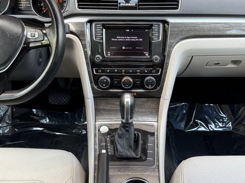 Used 2018 Volkswagen Passat 2.0T SE image 25