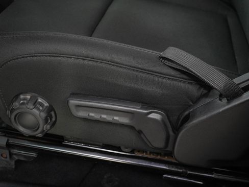 Used 2018 Jeep Wrangler Sport AWD/4WD image 16