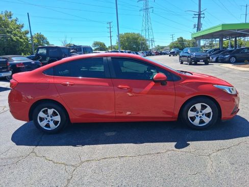 Used 2017 Chevrolet Cruze LS FWD image 5