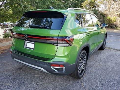 New 2025 Volkswagen Taos SE image 4