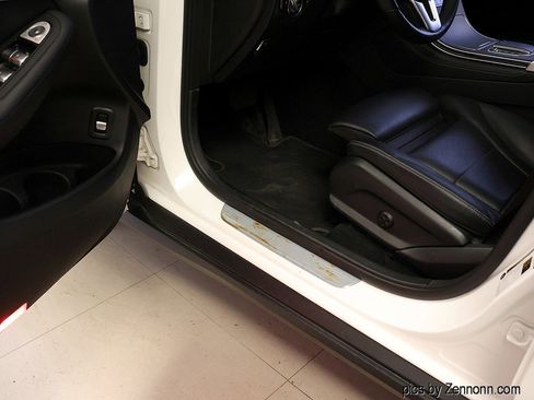 Used 2021 Mercedes-Benz GLC 300 GLC 300 image 25