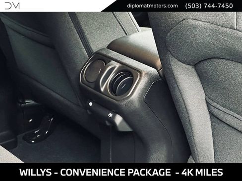 Used 2024 Jeep Wrangler Unlimited AWD/4WD image 22