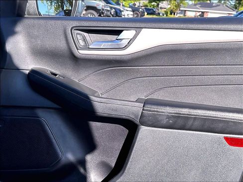Used 2021 Ford Escape SE w/ Convenience Package FWD image 27