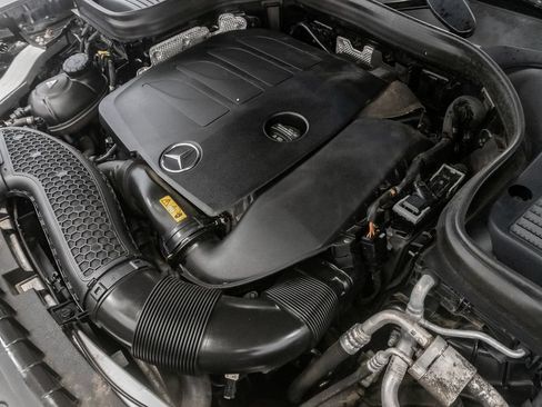 Used 2021 Mercedes-Benz GLC 300 4MATIC w/ Premium Package image 4