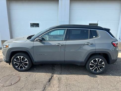 Certified 2024 Jeep Compass Limited w/ Sun and Sound Group AWD/4WD image 3
