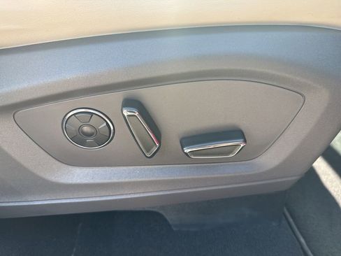 Used 2020 Ford Explorer Platinum w/ Premium Technology Package image 33