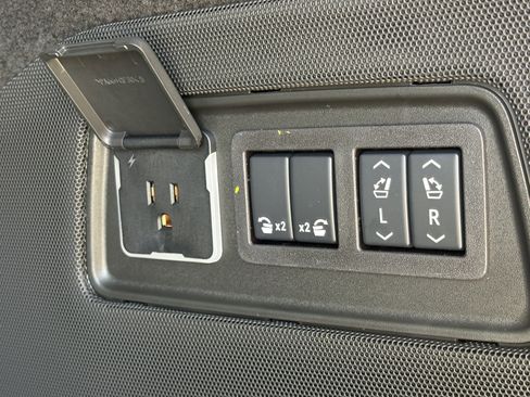 New 2026 Cadillac Escalade Luxury image 10