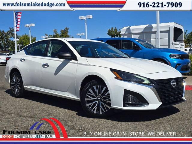 Used 2025 Nissan Altima 2.5 SV AWD/4WD image 1