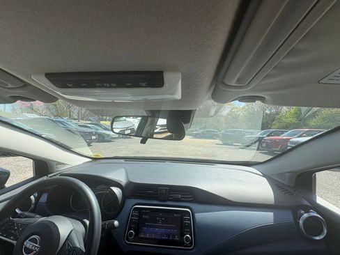 Used 2025 Nissan Versa SV image 34