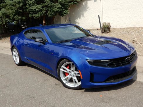 Used 2021 Chevrolet Camaro LT w/ Technology Package RWD image 3