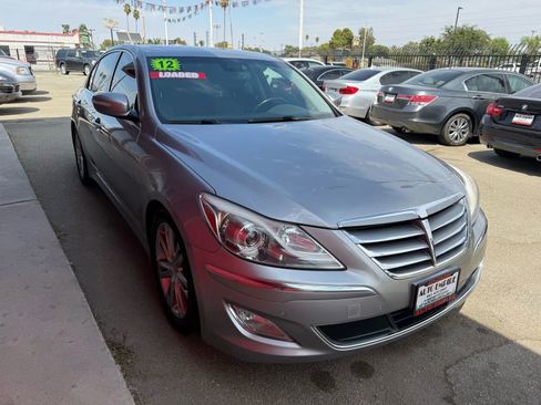 Used 2012 Hyundai Genesis 3.8 w/ Premium Pkg image 6