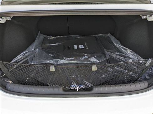 Used 2024 Hyundai Elantra Limited image 21