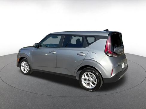 Used 2025 Kia Soul LX w/ LX Technology Package image 10