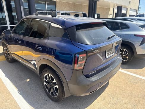 Used 2026 Nissan Kicks SR w/ SR Premium Package FWD image 5