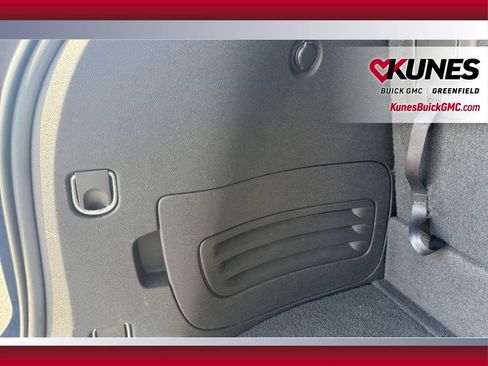 Used 2015 Chevrolet Traverse LT w/ Style and Technology Package FWD image 39