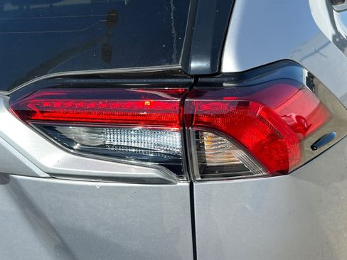 Used 2022 Toyota RAV4 LE AWD/4WD image 18