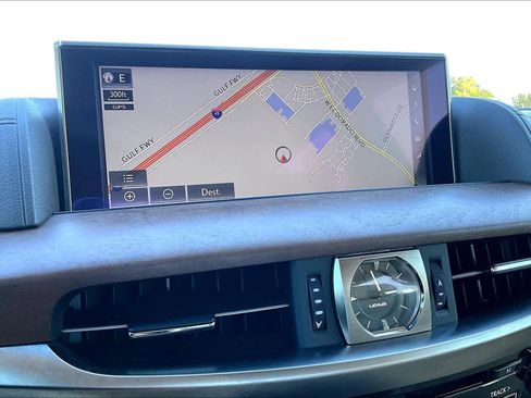 Used 2017 Lexus LX 570 4WD image 33