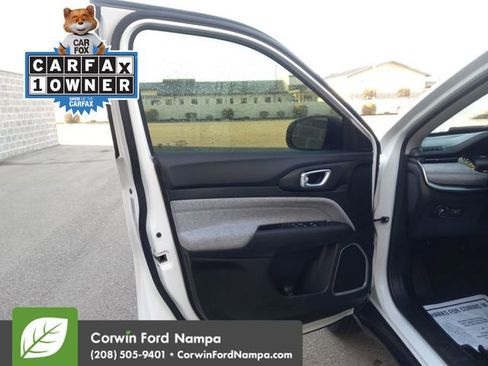 Used 2022 Jeep Compass Latitude image 10