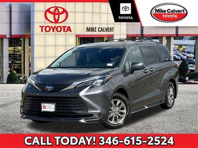 Used 2025 Toyota Sienna XLE