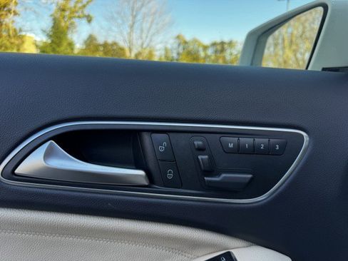 Used 2016 Mercedes-Benz GLA 250 4MATIC w/ Premium Package image 20