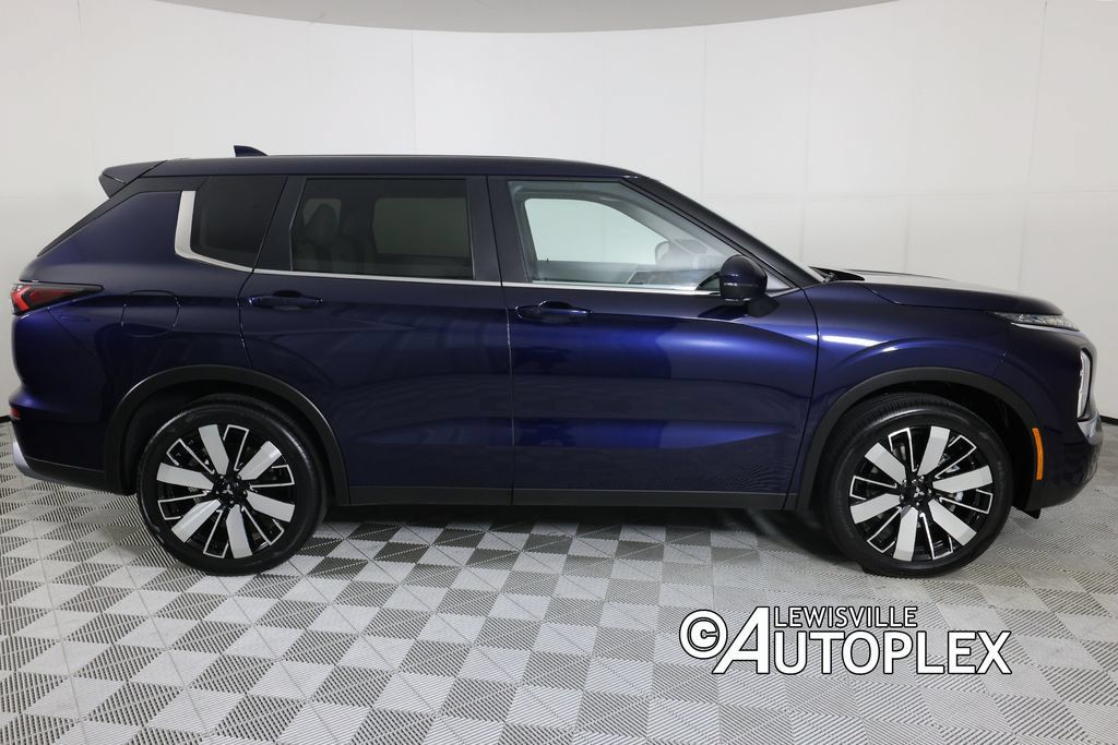 Used 2025 Mitsubishi Outlander SE FWD image 4