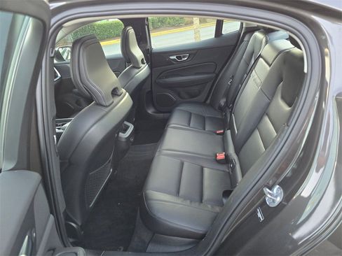 Used 2025 Volvo S60 B5 Core image 16
