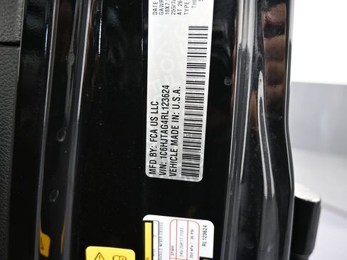 Used 2024 Jeep Gladiator Sport w/ Premium Package image 16