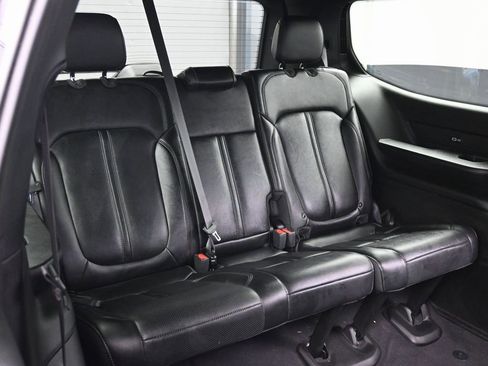 Used 2024 Jeep Wagoneer Series II w/ Flexible Seating Group image 29