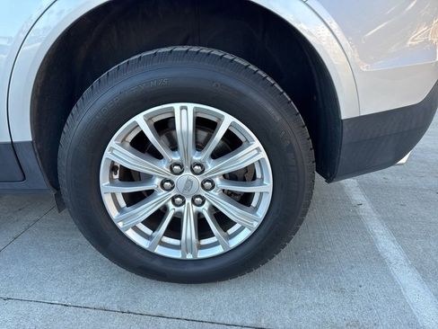 Used 2018 Cadillac XT5 AWD image 7