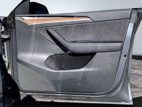 Used 2023 Tesla Model Y Performance image 15