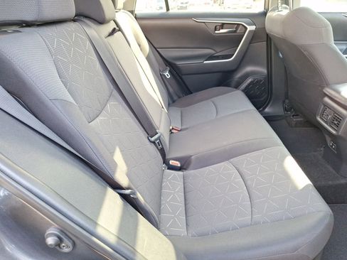 Used 2021 Toyota RAV4 XLE image 33