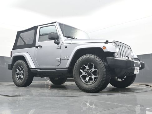 Used 2018 Jeep Wrangler Sahara w/ Connectivity Group image 22