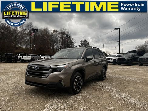 Used 2025 Subaru Forester Premium image 1