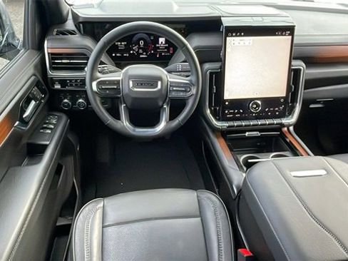 Used 2025 GMC Yukon XL Denali image 13