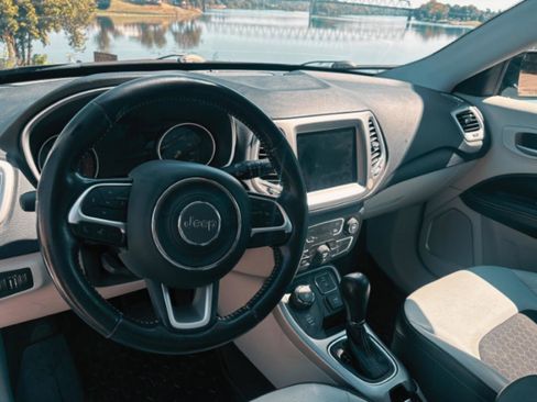 Used 2018 Jeep Compass Latitude w/ Popular Equipment Group AWD/4WD image 7