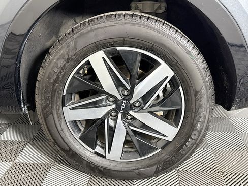 Used 2023 Kia Sorento S image 36