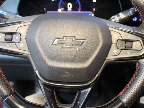 Used 2024 Chevrolet Trax RS w/ Sunroof Package FWD image 18