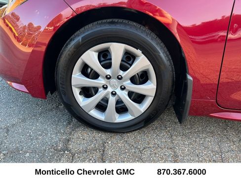 Used 2025 Toyota Corolla LE image 27