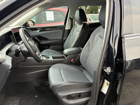 Used 2026 Volkswagen Tiguan SE AWD/4WD image 29